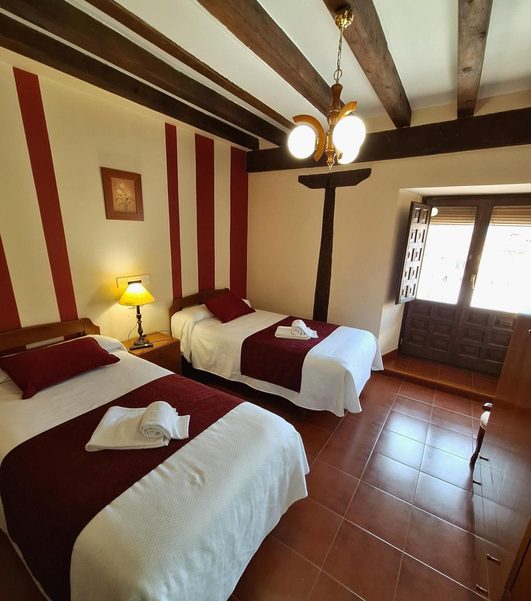 Hostal Rio Duero Molinos de Duero Kültér fotó