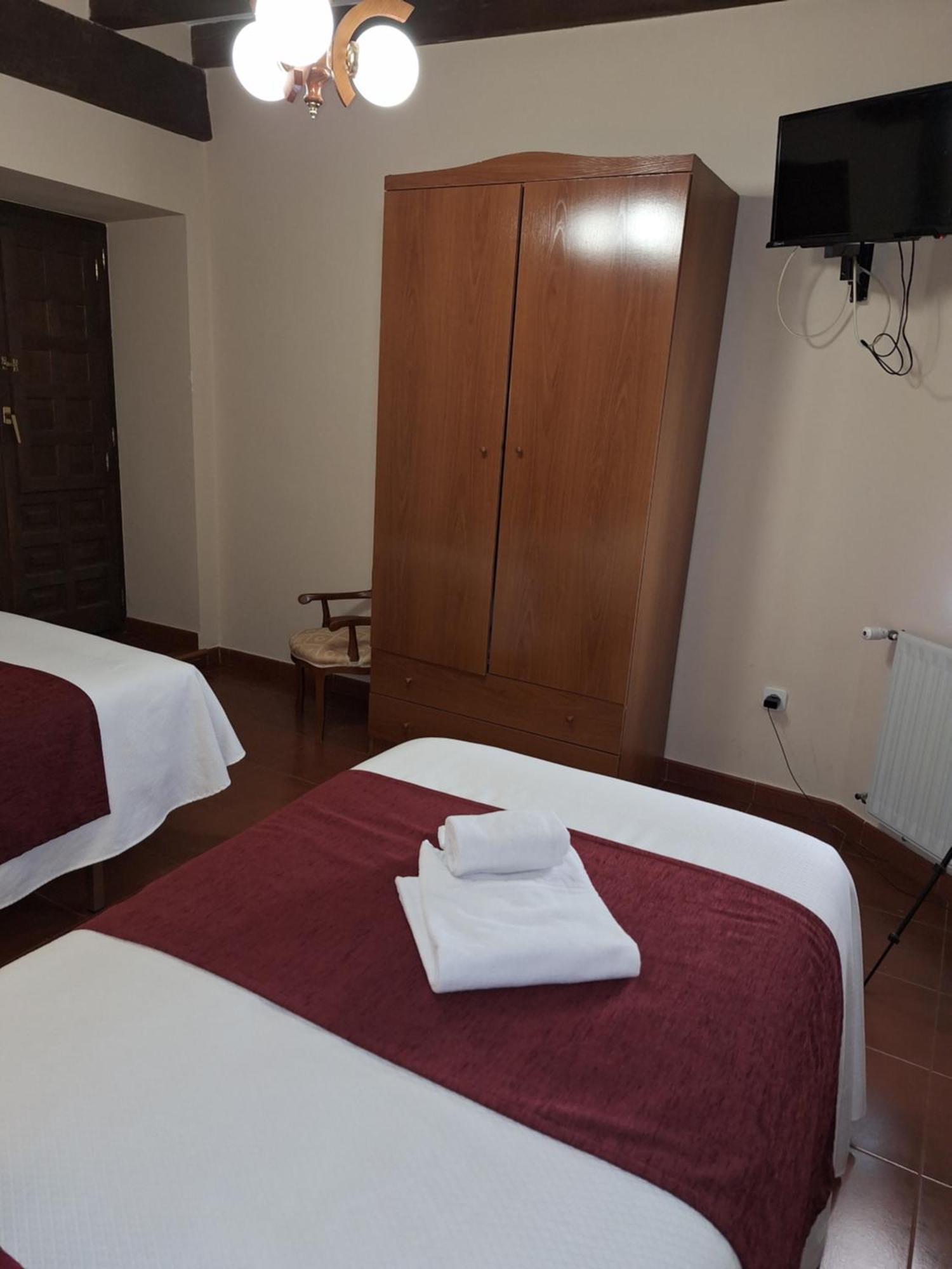 Hostal Rio Duero Molinos de Duero Kültér fotó